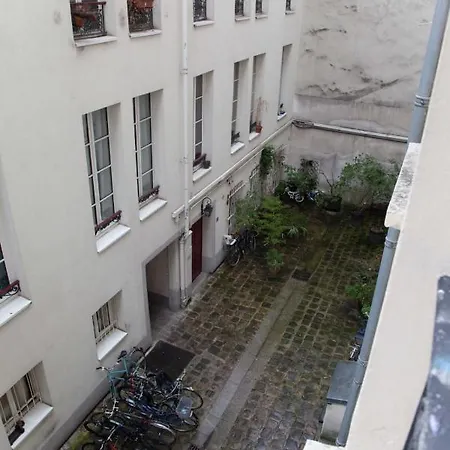 Apartment Magnificent 2 Steps From The Stations