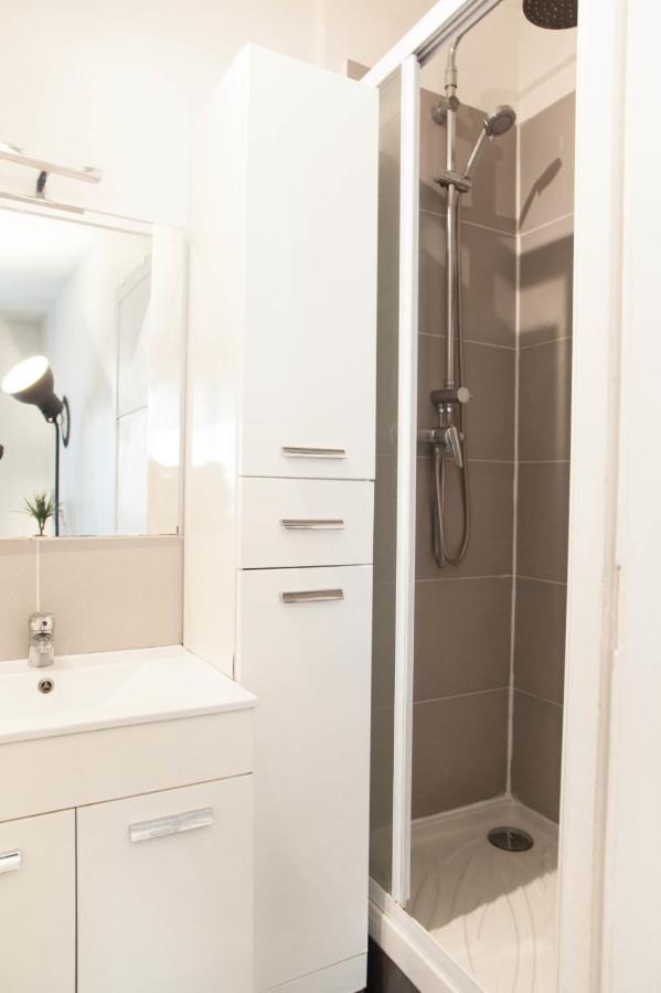 Magnificent 2 Steps From The Stations Apartment *